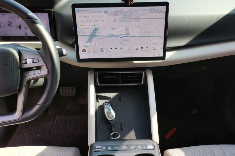 Used BYD Yuan UP 2025 Intelligent Driving Version 401 KM Dynamic Edition Audio And AC Panel