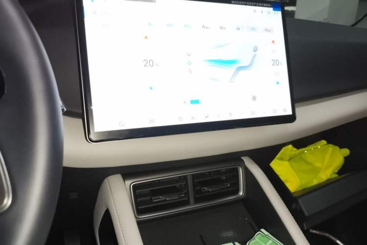 Used BYD Yuan UP 2025 Intelligent Driving Version 401 KM Dynamic Edition Audio And AC Panel
