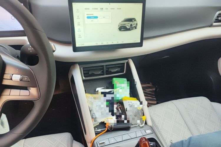 Used BYD Yuan UP 2025 Model 301KM Leading Version Audio And AC Panel