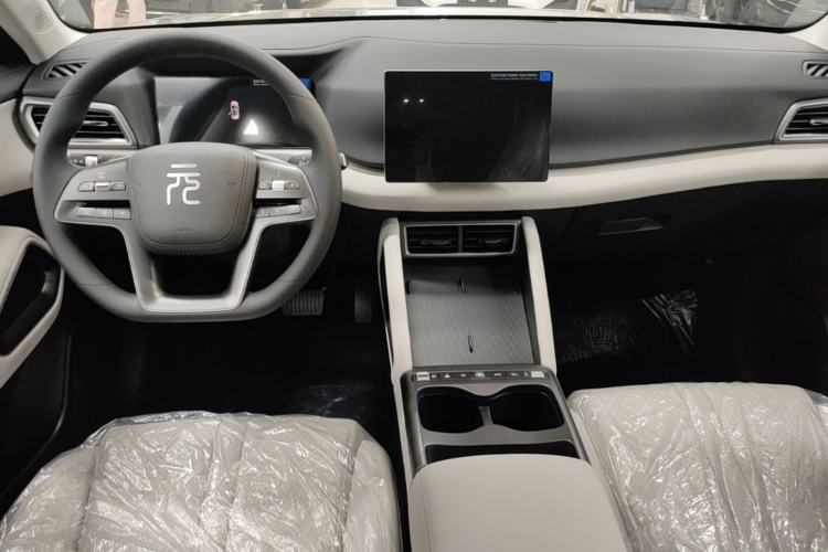 Used BYD Yuan UP 2025 Model 301KM Leading Version Center Console