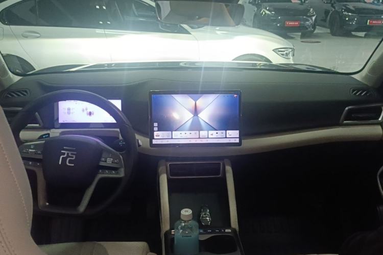 Used BYD Yuan UP 2025 Intelligent Driving Version 401 km Leading Edition Center Console