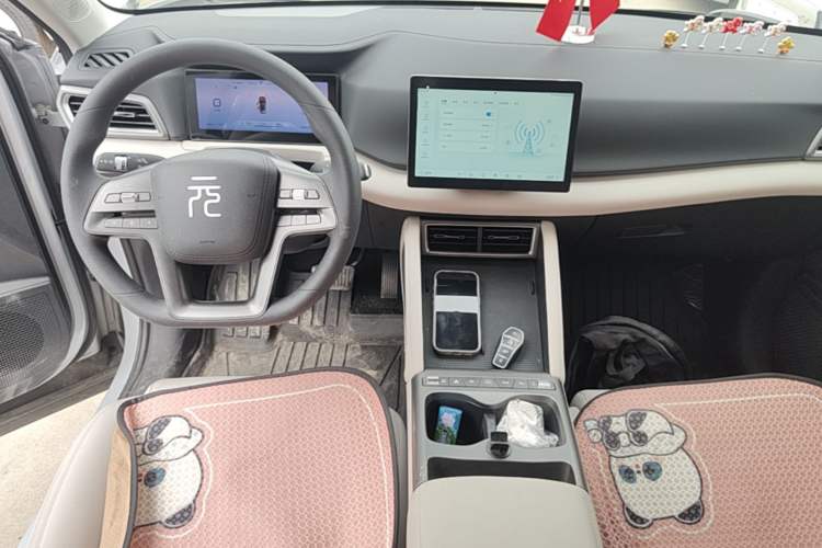 Used BYD Yuan UP 2025 Model 301KM Leading Version Center Console