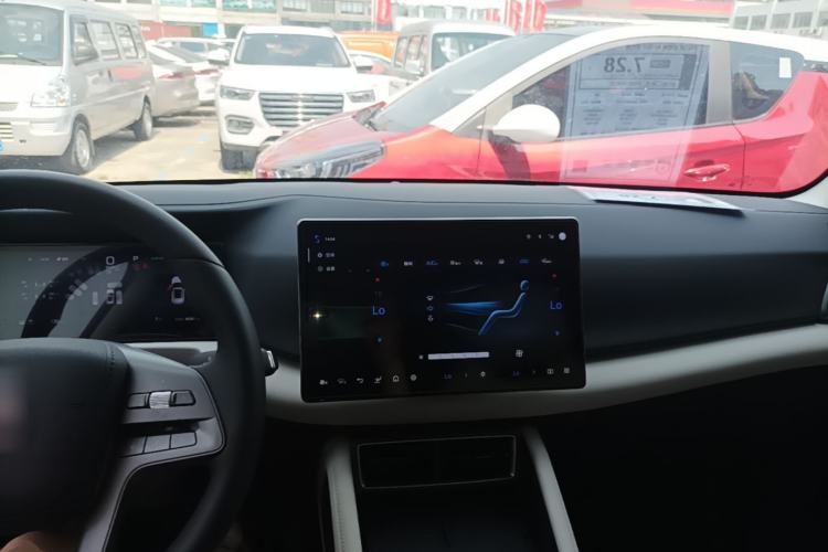 Used BYD Yuan UP 2025 Intelligent Driving Version 401 KM Dynamic Edition Center Console