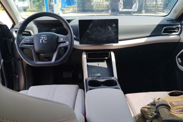 Used BYD Yuan UP 2025 Intelligent Driving Version 401 km Leading Edition Center Console
