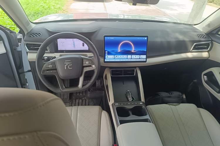 Used BYD Yuan UP 2025 Intelligent Driving Version 401 KM Dynamic Edition Center Console