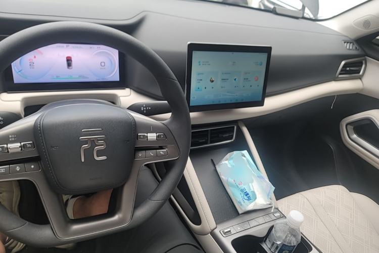 Used BYD Yuan UP 2025 Model 301KM Leading Version Center Console