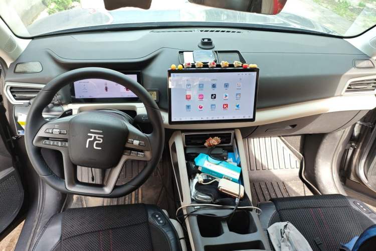 Used BYD Yuan UP 2025 Intelligent Driving Version 401 KM Dynamic Edition Center Console