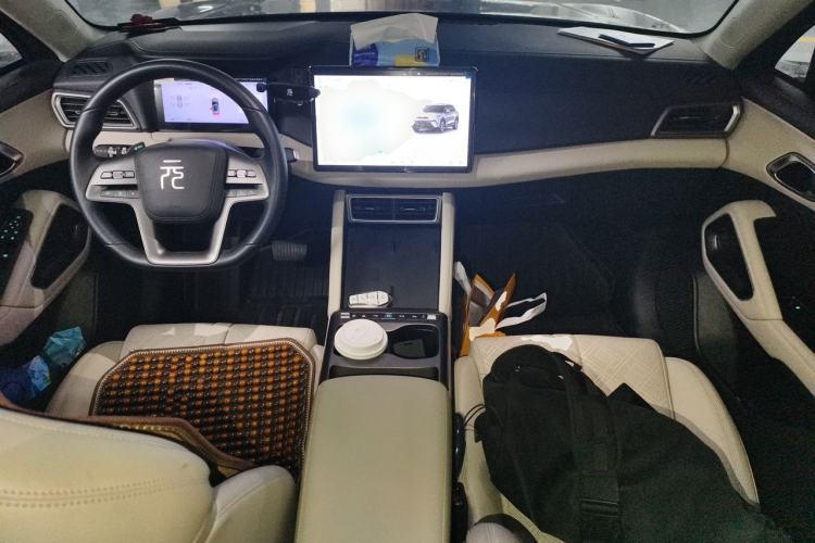 Used BYD Yuan UP 2025 Intelligent Driving Version 401 km Leading Edition Center Console