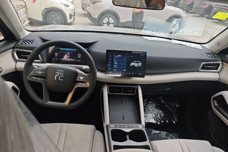 Used BYD Yuan UP 2025 Model 301KM Leading Version Center Console