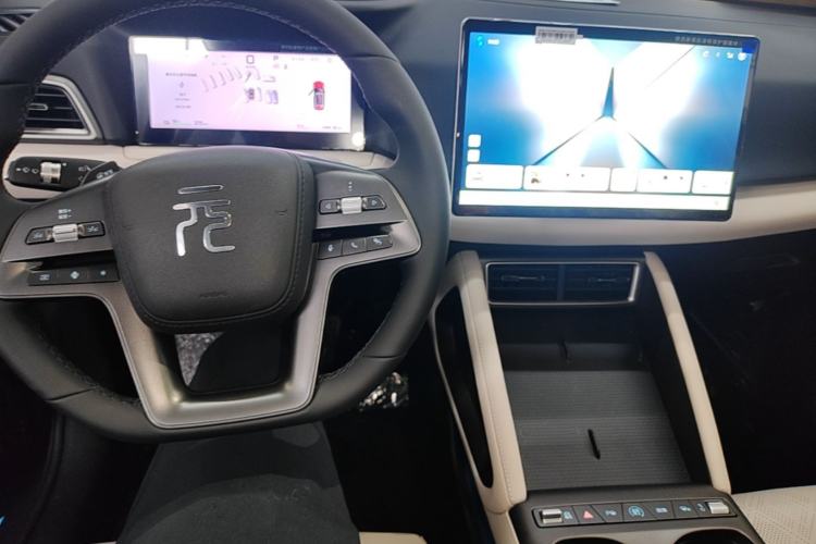 Used BYD Yuan UP 2025 Intelligent Driving Version 401 KM Dynamic Edition Center Console