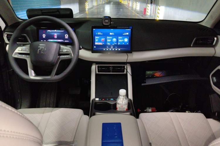 Used BYD Yuan UP 2025 Model 301KM Leading Version Center Console