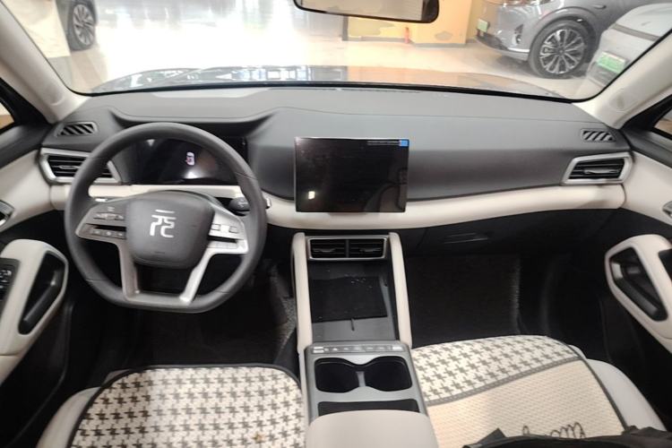 Used BYD Yuan UP 2025 Model 301KM Leading Version Center Console