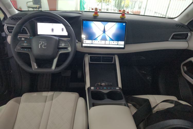 Used BYD Yuan UP 2025 Intelligent Driving Version 401 KM Dynamic Edition Center Console