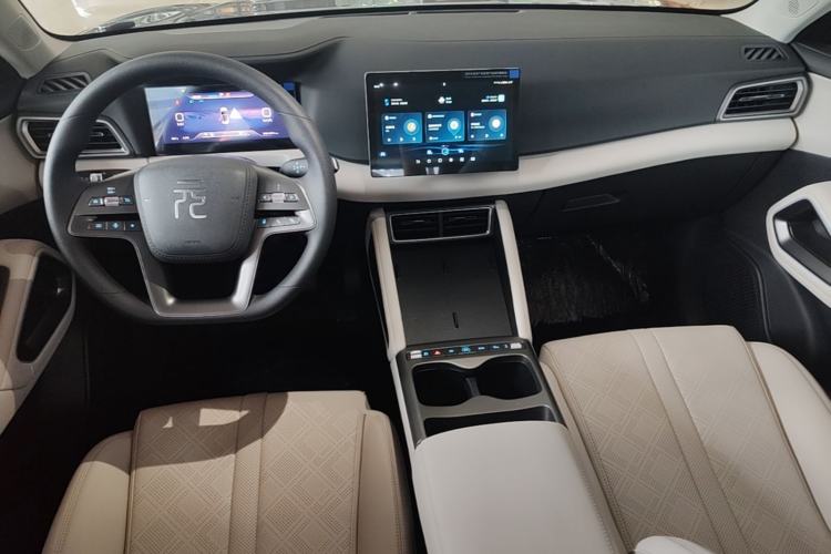 Used BYD Yuan UP 2025 Model 301KM Leading Version Center Console