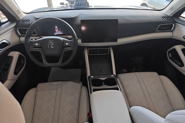 Used BYD Yuan UP 2025 Intelligent Driving Version 401 KM Dynamic Edition Center Console