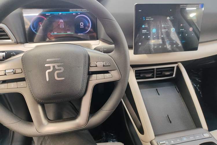 Used BYD Yuan UP 2025 Model 301KM Leading Version Center Console