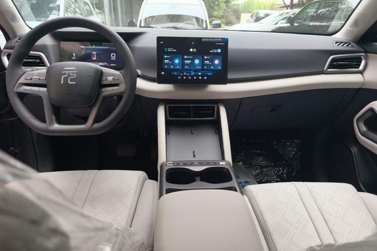 Used BYD Yuan UP 2025 Model 301KM Leading Version Center Console