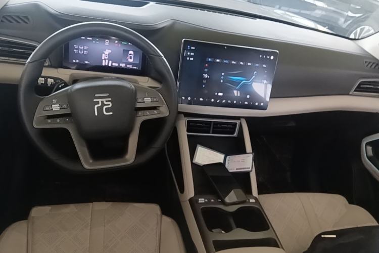 Used BYD Yuan UP 2025 Intelligent Driving Version 401 km Beyond-Range Edition Center Console
