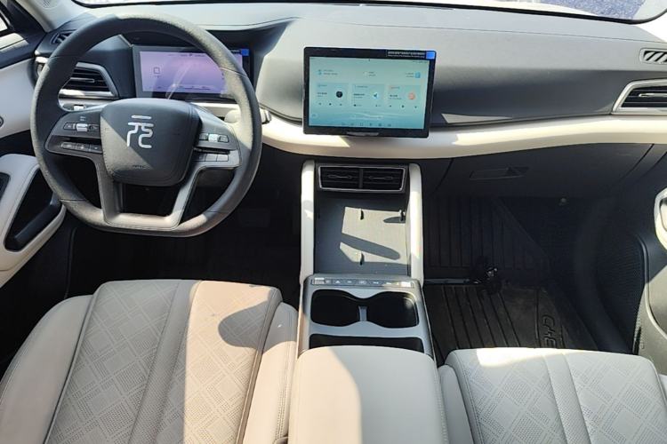 Used BYD Yuan UP 2025 Model 301KM Leading Version Center Console