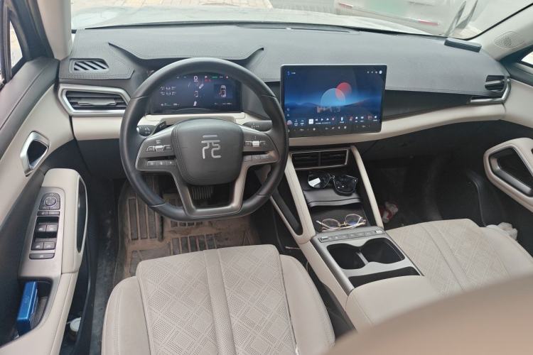 Used BYD Yuan UP 2025 Intelligent Driving Version 401 KM Dynamic Edition Center Console