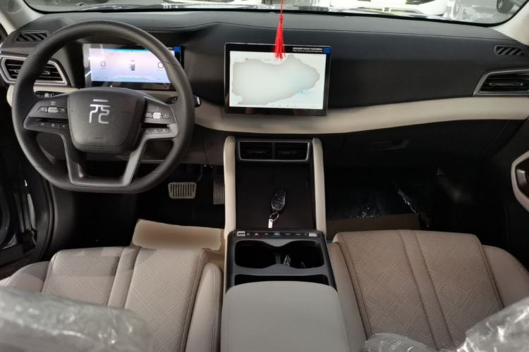 Used BYD Yuan UP 2025 Model 301KM Leading Version Center Console