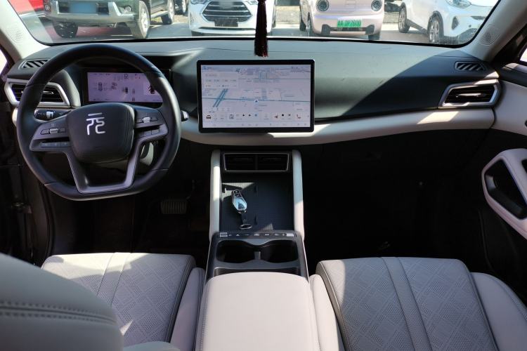 Used BYD Yuan UP 2025 Intelligent Driving Version 401 KM Dynamic Edition Center Console