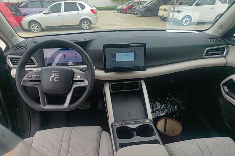 Used BYD Yuan UP 2025 Model 301KM Leading Version Center Console