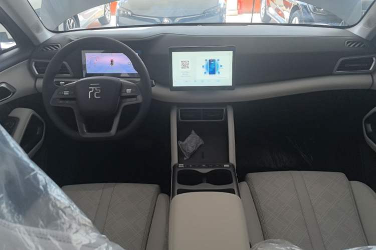 Used BYD Yuan UP 2025 Model 301KM Leading Version Center Console