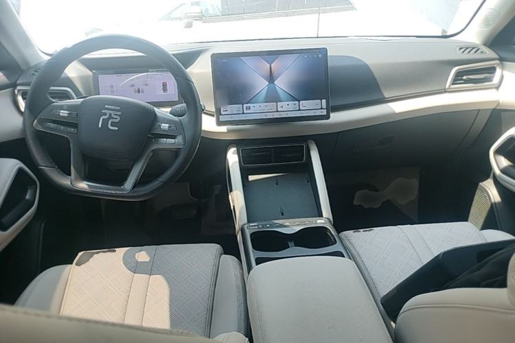 Used BYD Yuan UP 2025 Intelligent Driving Version 401 KM Dynamic Edition Center Console