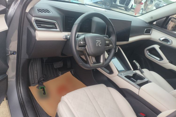 Used BYD Yuan UP 2025 Intelligent Driving Version 401 KM Dynamic Edition Center Console