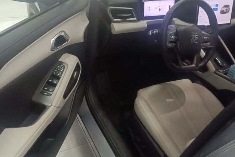 Used BYD Yuan UP 2025 Intelligent Driving Version 401 km Leading Edition Driver Seat