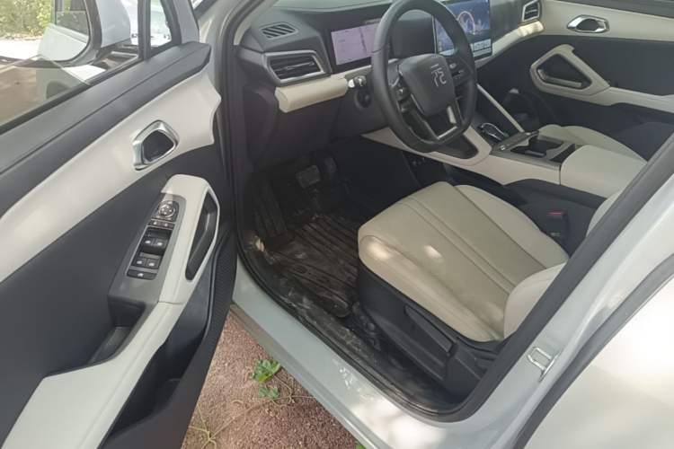 Used BYD Yuan UP 2025 Intelligent Driving Version 401 KM Dynamic Edition Driver Seat
