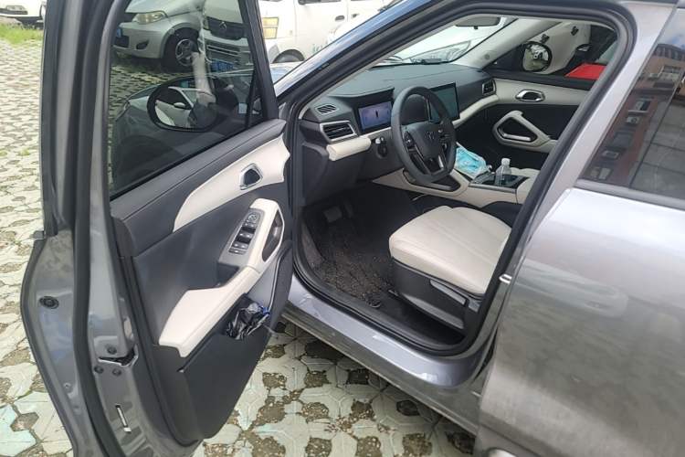 Used BYD Yuan UP 2025 Model 301KM Leading Version Driver Seat