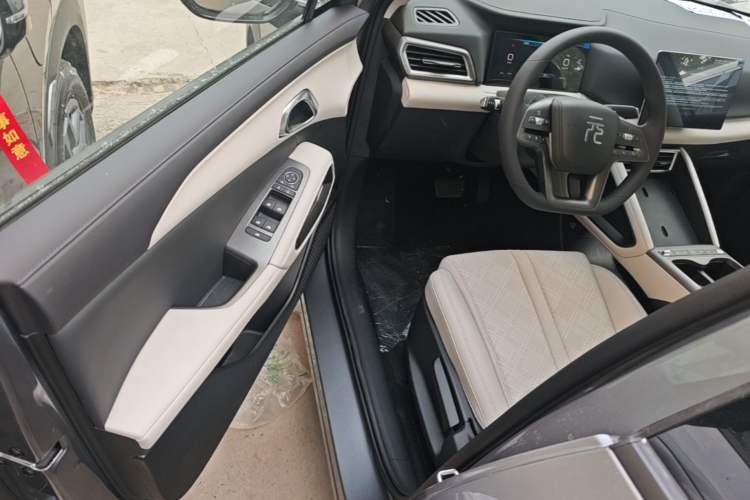 Used BYD Yuan UP 2025 Model 301KM Leading Version Driver Seat