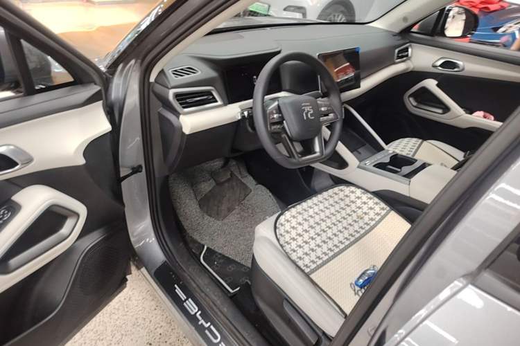 Used BYD Yuan UP 2025 Model 301KM Leading Version Driver Seat