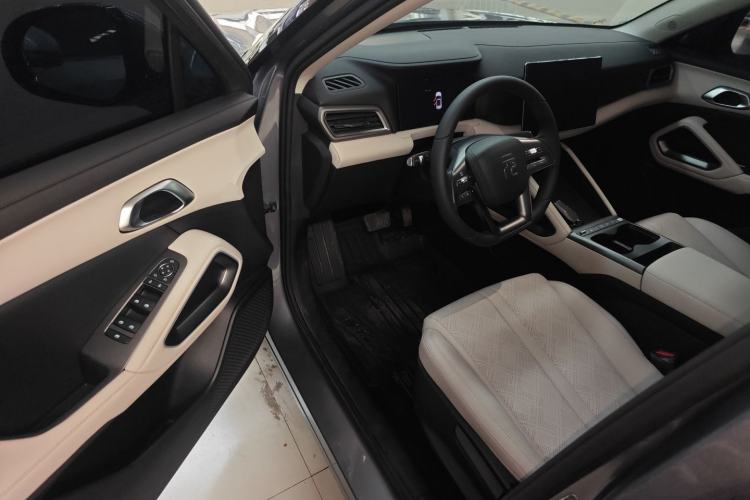 Used BYD Yuan UP 2025 Intelligent Driving Version 401 KM Dynamic Edition Driver Seat