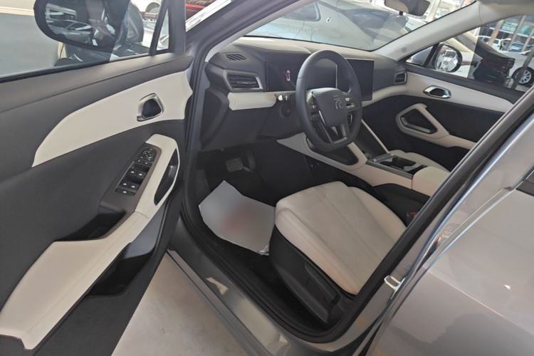 Used BYD Yuan UP 2025 Intelligent Driving Version 401 KM Dynamic Edition Driver Seat