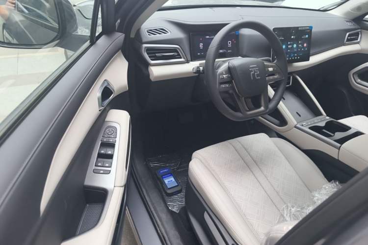 Used BYD Yuan UP 2025 Model 301KM Leading Version Driver Seat