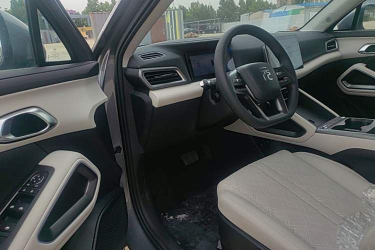 Used BYD Yuan UP 2025 Model 301KM Leading Version Driver Seat