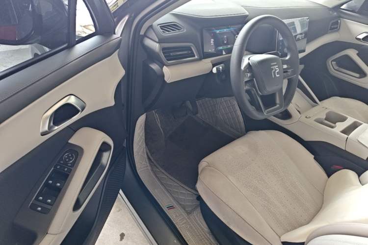 Used BYD Yuan UP 2025 Model 301KM Leading Version Driver Seat