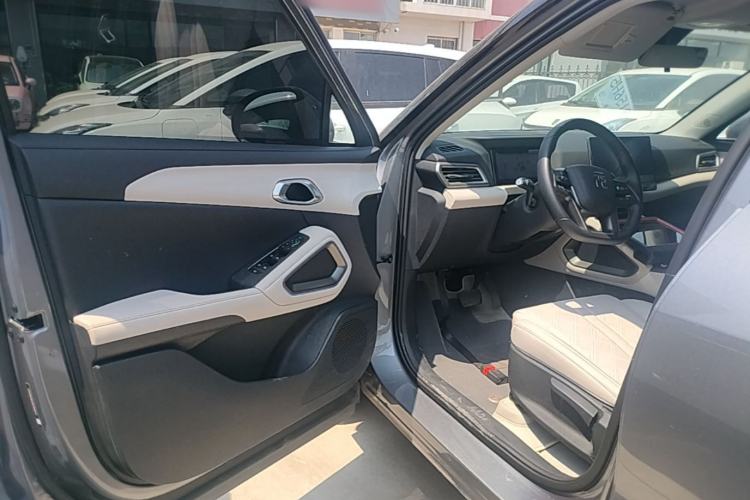 Used BYD Yuan UP 2025 Intelligent Driving Version 401 KM Dynamic Edition Driver Seat