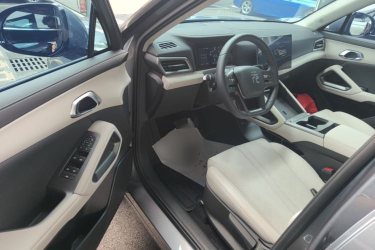 Used BYD Yuan UP 2025 Intelligent Driving Version 401 KM Dynamic Edition Driver Seat