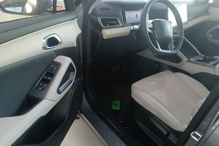 Used BYD Yuan UP 2025 Model 301KM Leading Version Driver Seat