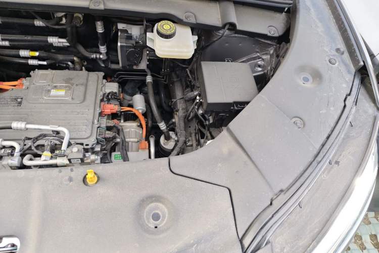 Used BYD Yuan UP 2025 Intelligent Driving Version 401 KM Dynamic Edition Engine Bay Left