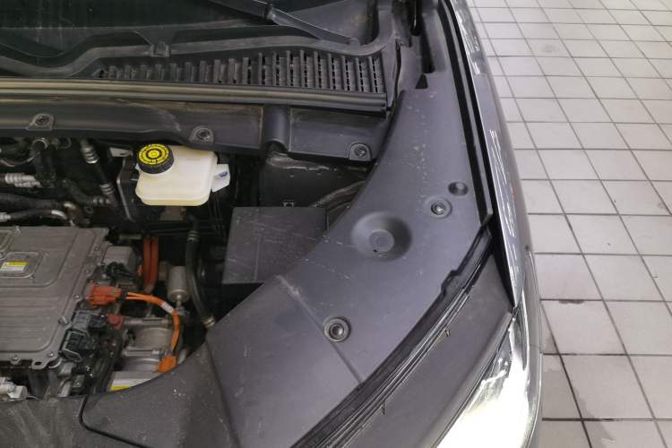 Used BYD Yuan UP 2025 Intelligent Driving Version 401 KM Dynamic Edition Engine Bay Left