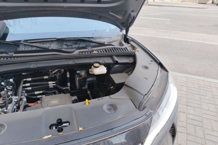 Used BYD Yuan UP 2025 Intelligent Driving Version 401 KM Dynamic Edition Engine Bay Left