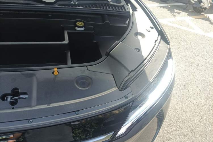 Used BYD Yuan UP 2025 Model 301KM Leading Version Engine Bay Left