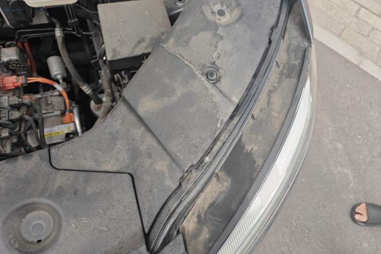 Used BYD Yuan UP 2025 Intelligent Driving Version 401 KM Dynamic Edition Engine Bay Left