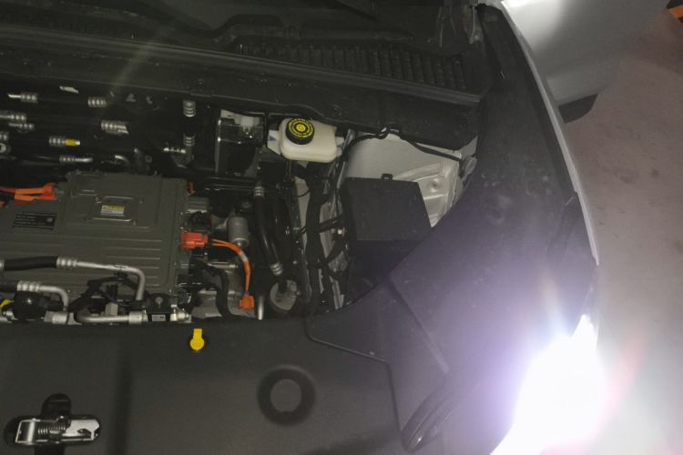 Used BYD Yuan UP 2025 Intelligent Driving Version 401 KM Dynamic Edition Engine Bay Left