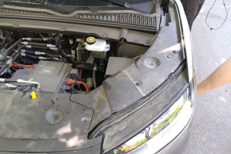 Used BYD Yuan UP 2025 Intelligent Driving Version 401 KM Dynamic Edition Engine Bay Left